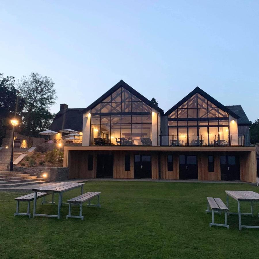 מלון ברידג'נד The Old House 1147 מראה חיצוני תמונה